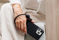 Native Union Elevate Your iPhone Carry