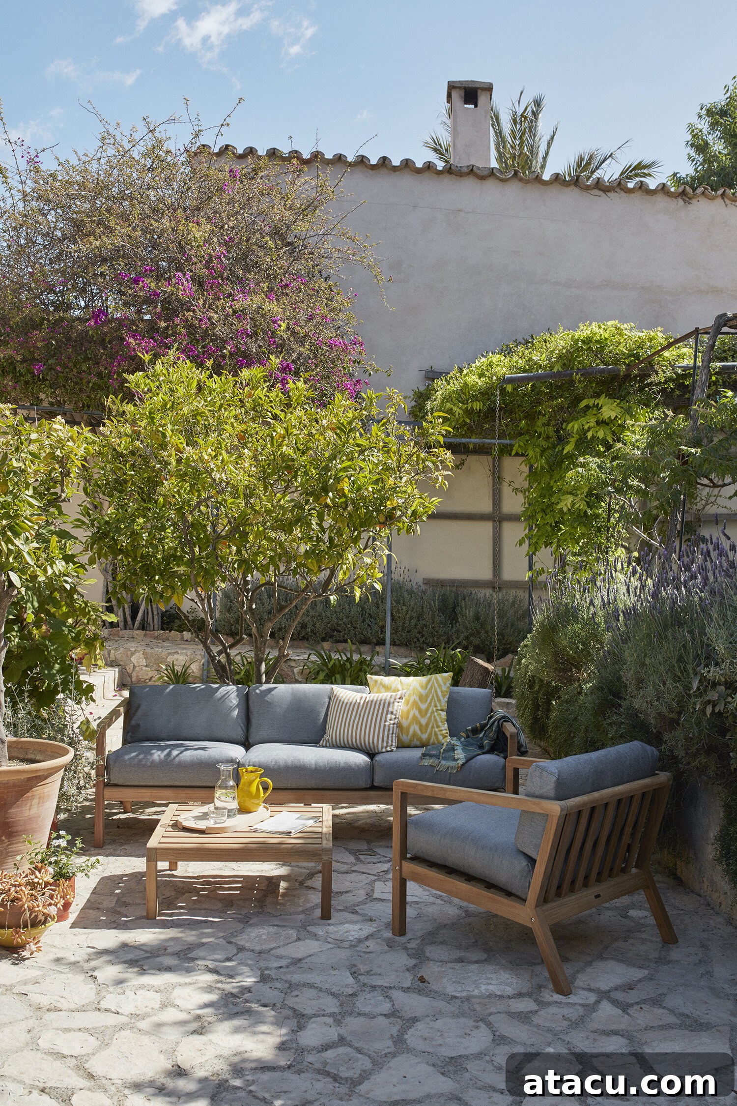 Skagerak Virkelyst Outdoor 3 seater sofa set - providing indoor comfort outdoors.