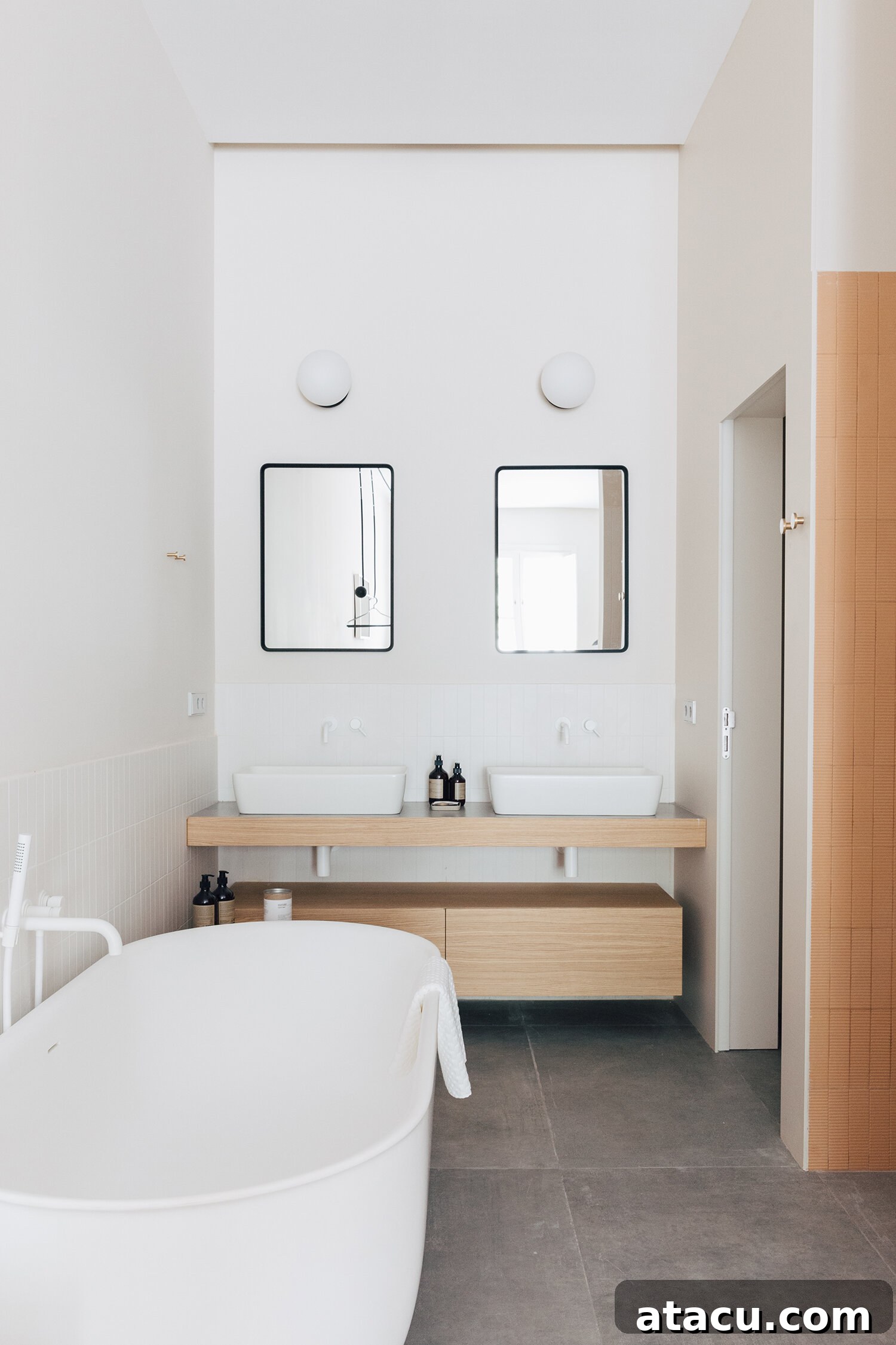 Plácido y Grata boutique hotel Seville bathroom sink