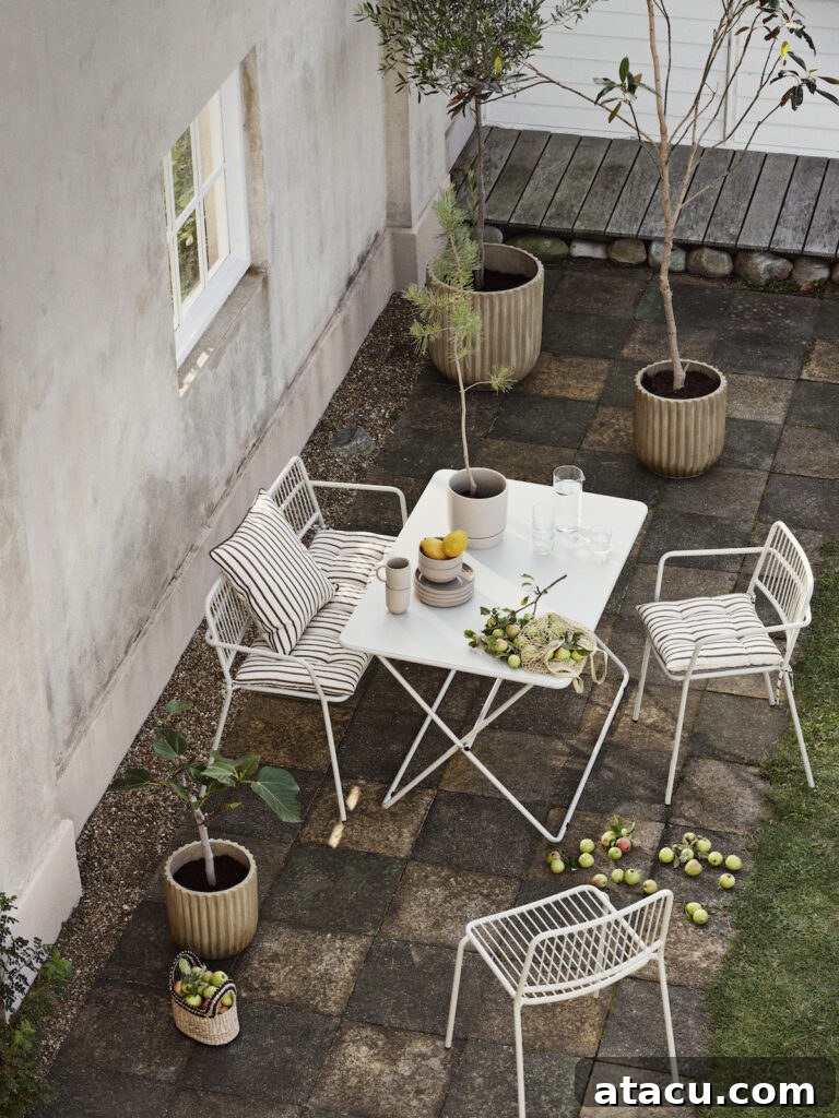 Upgrade Your Outdoors: 10 Best Dining Sets for 2024 4 An informal and inviting outdoor dining table and chairs, designed for casual gatherings and relaxed alfresco meals.